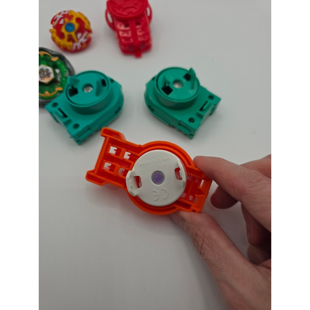 Hasbro Beyblade 6pc Lot  (1) Metal Fusion Ray Gil Burst Top & 4 Launchers Mixed - Picture 3 of 8